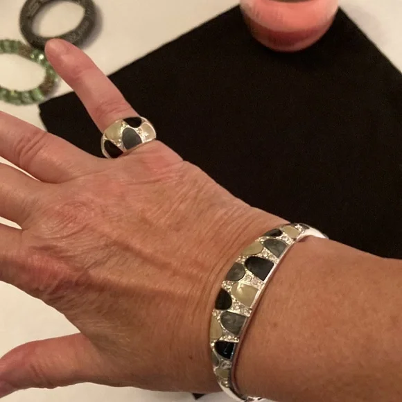 Black stone bracelets Galore and ring - Picture 7 of 8